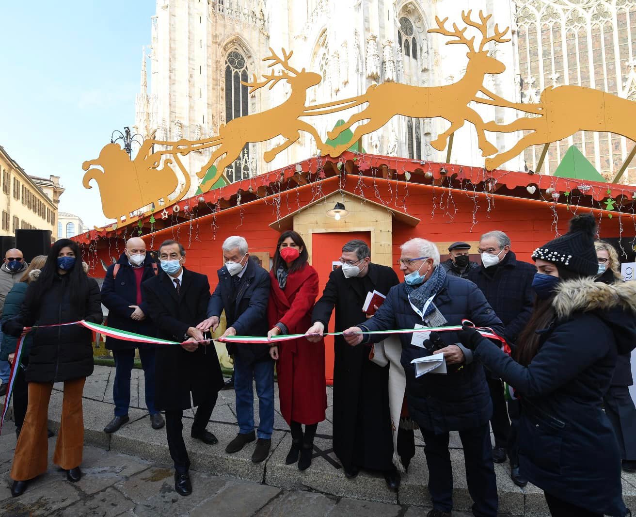 Inaugurato il mercatino di Natale  in piazza Duomo